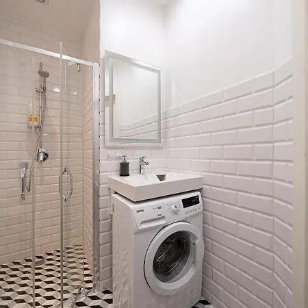 Stylish Studio Close To City Center, Cafes & Parks & Local Dining Riga Esterno foto