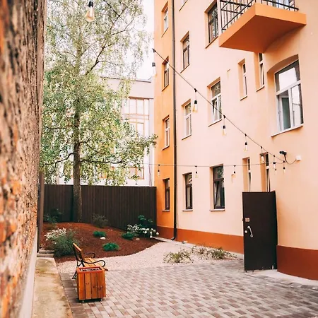 Stylish Studio Close To City Center, Cafes & Parks & Local Dining Riga Esterno foto