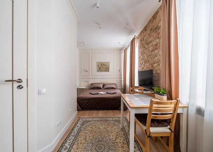 Stylish Studio Close To City Center, Cafes & Parks & Local Dining