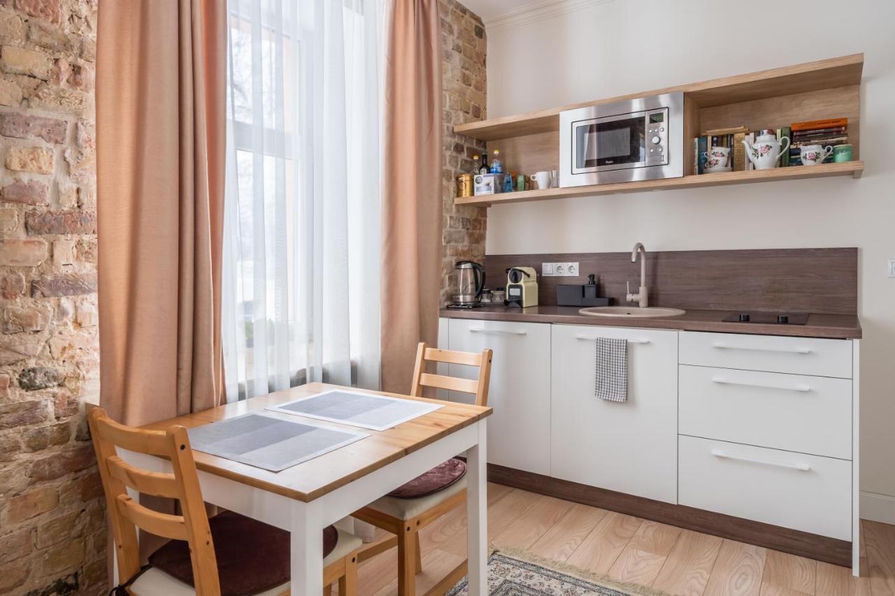 Stylish Close To Center, Cafes & Parks & Local Dining Appartamento