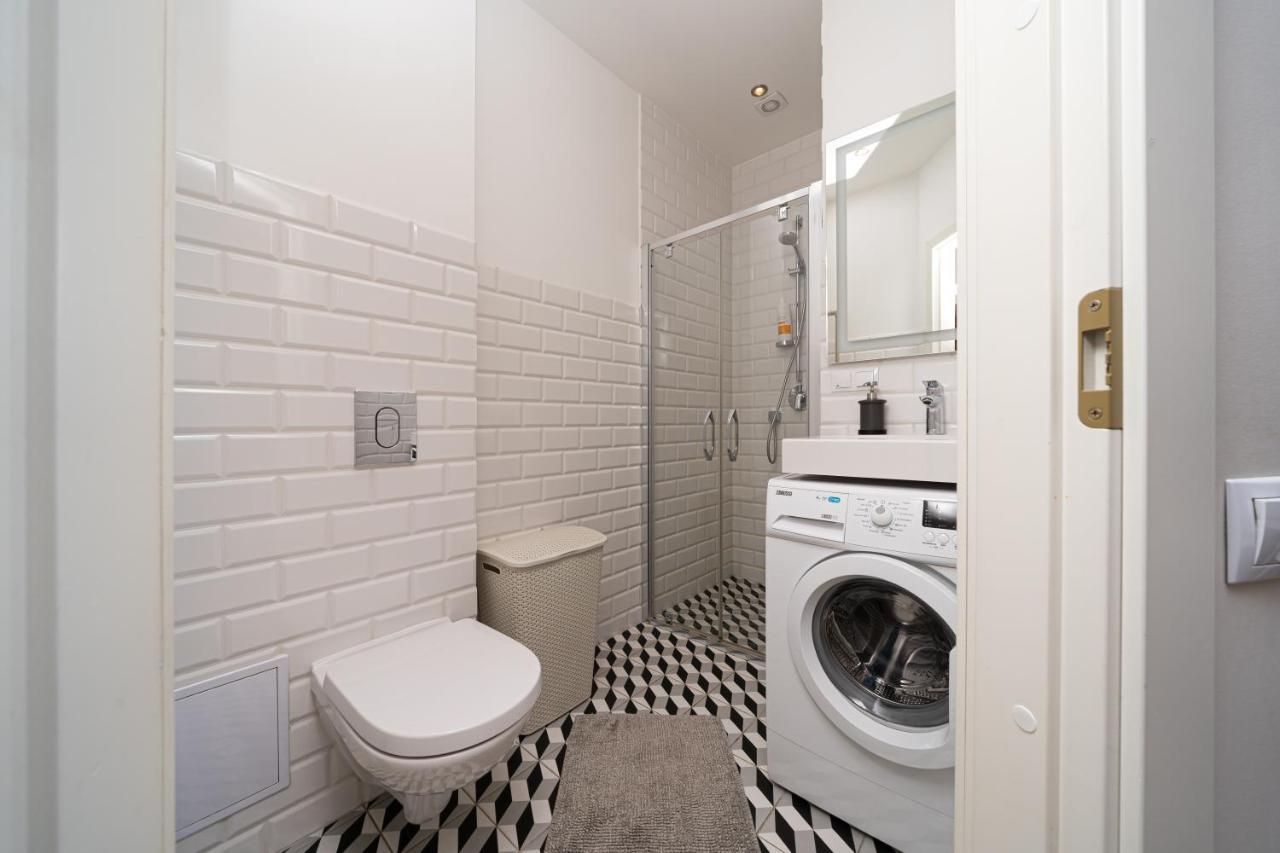 Apartament Stylish Close To Center, Cafes & Parks & Local Dining