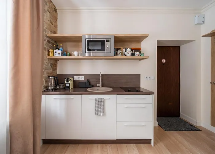 Stylish Studio Close To City Center, Cafes & Parks & Local Dining