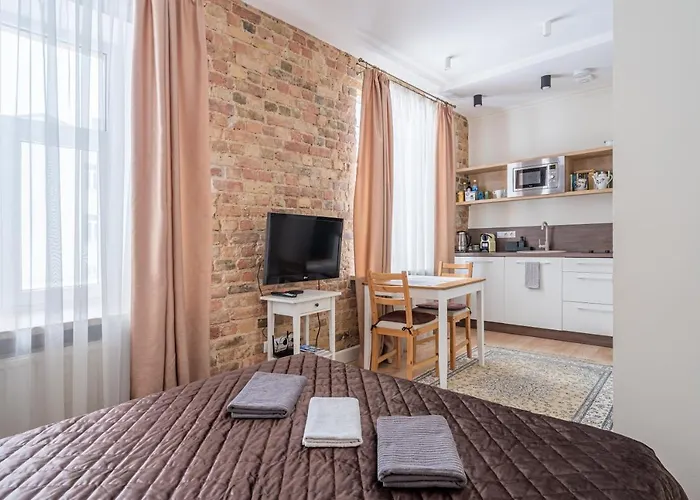 Stylish Studio Close To City Center, Cafes & Parks & Local Dining