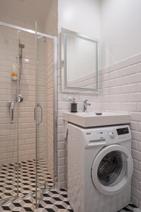 Stylish Close To Center, Cafes & Parks & Local Dining * Ryga